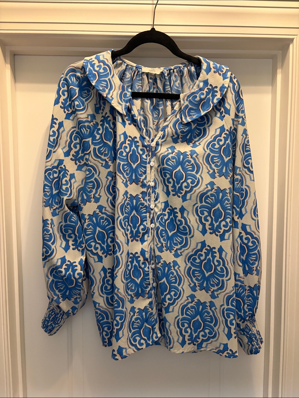 entro Blue and White Printed Ruffle Collar Button-Front Blouse